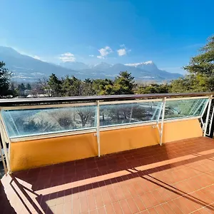 Rénové à 200m De La + Garage , Embrun France